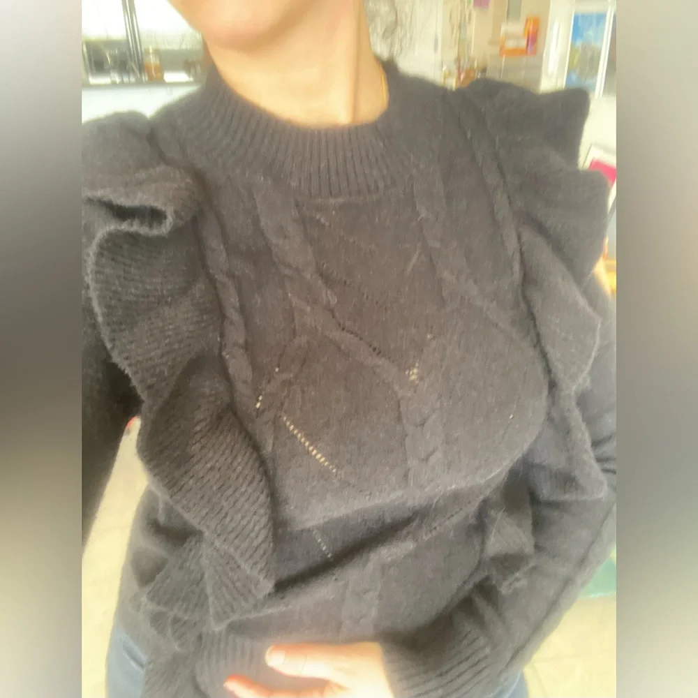 Cut out ruffle trim cable knit‎ sweater
